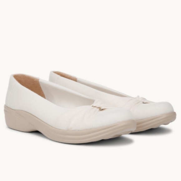 Bzees Women's Paige Washable Round Toe Slip Ons In Sugar Cream Shim - Picture 1 of 7